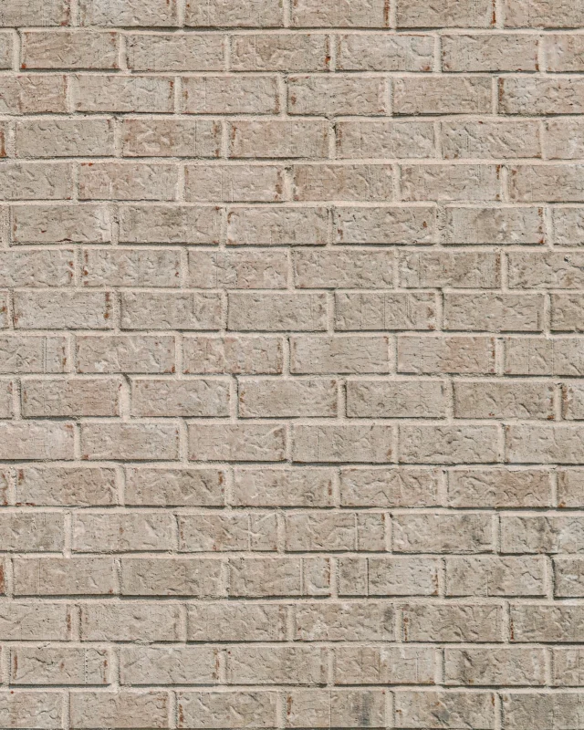 Sand Dunes brick is a warm, earthy neutral with a traditional, lightly pitted surface texture.🐚🧱 Its muted gray and brown palette adapts well to changing light, but the most defining factor in its overall appearance is the color of mortar paired with it! A light gray mortar will bring out cooler undertones, whereas an ivory mortar will accentuate the warmer, earthen hues. Swipe to see just a few examples! 

Crafted in Mooresville, IN ~ Now also available in modular size!🇺🇸